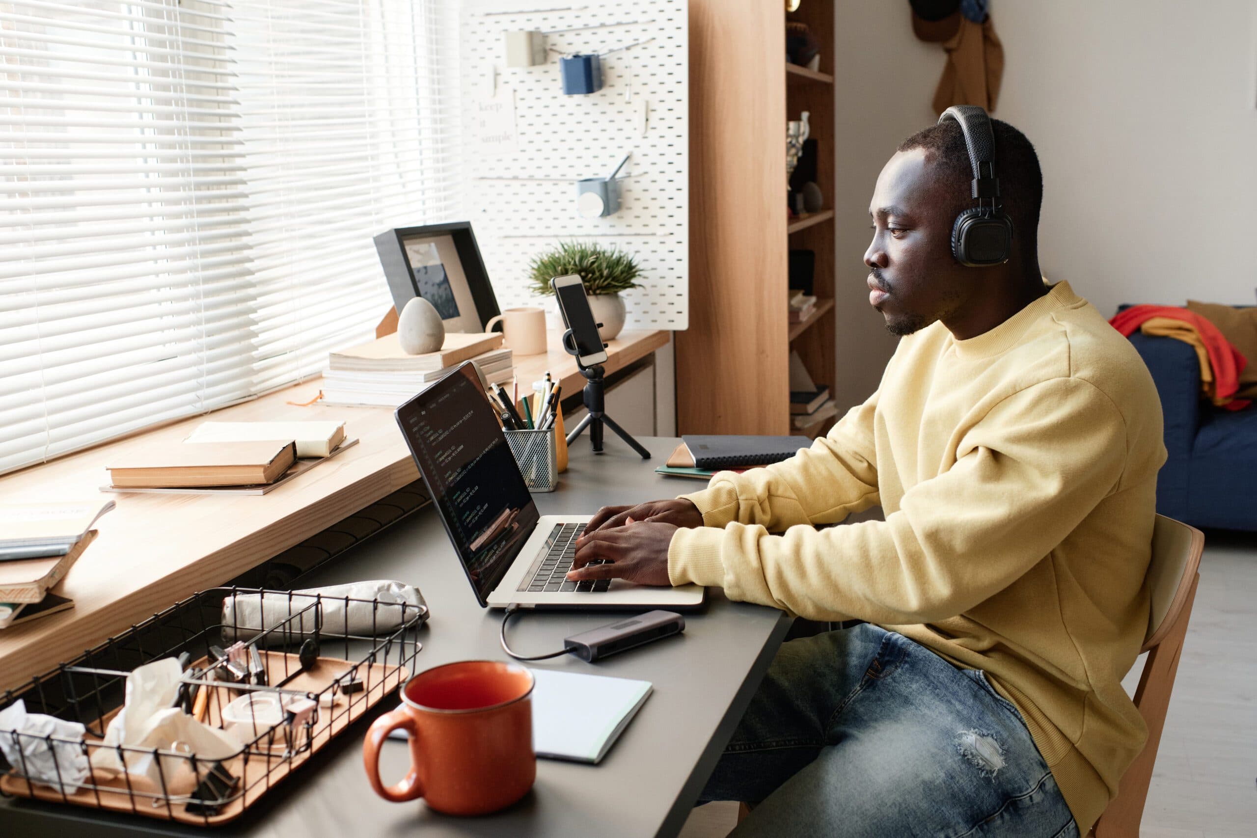 The Impact of Low-Code Platforms on Mobile App Development